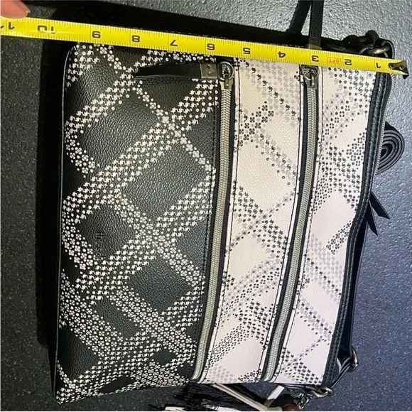 Le Sak Stylish Black and White Crossbody Bag - Picture 8 of 11